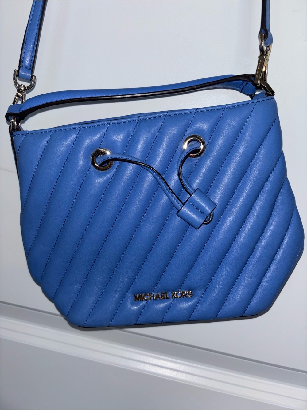 Michael Kors Periwinkle Quilted Drawstring Crossbody WITH CROSSBODY STRAP
